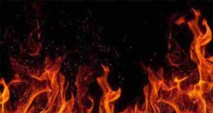 Woman sets fire to police station, daughter disappears