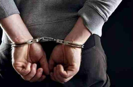 Police arrest accused along with minor girl from Surat