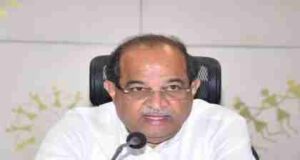 Congress leaders should repent before the statue Radhakrishna Vikhe Patil