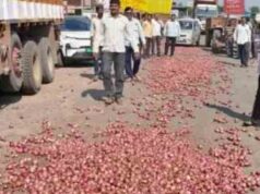 Farmer pours onion on road, signs of dynamic government